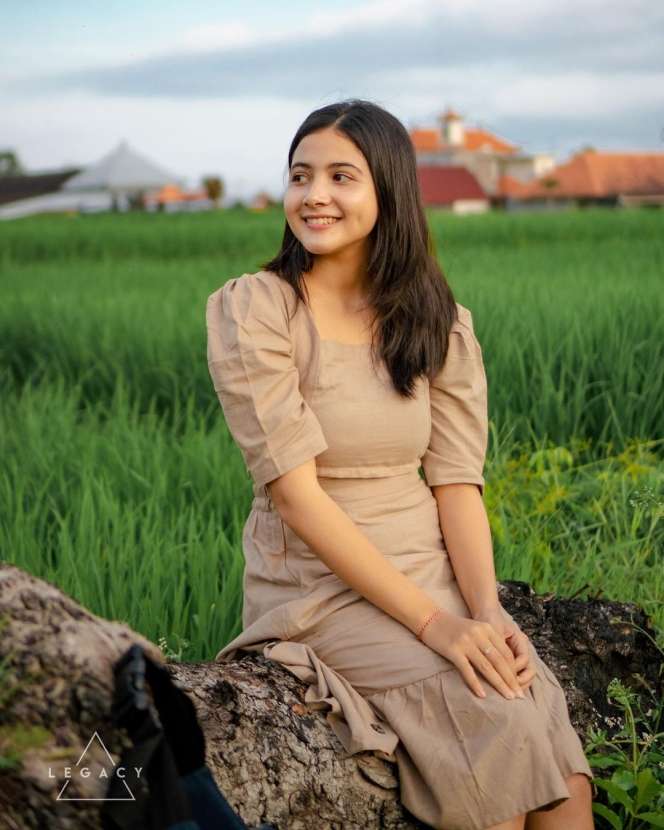 Artis Cantik yang Tajir Melintir Pilih Tinggal di Kampung