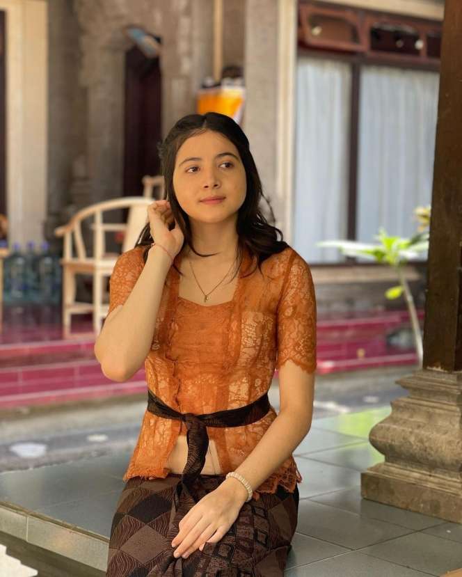 Artis Cantik yang Tajir Melintir Pilih Tinggal di Kampung