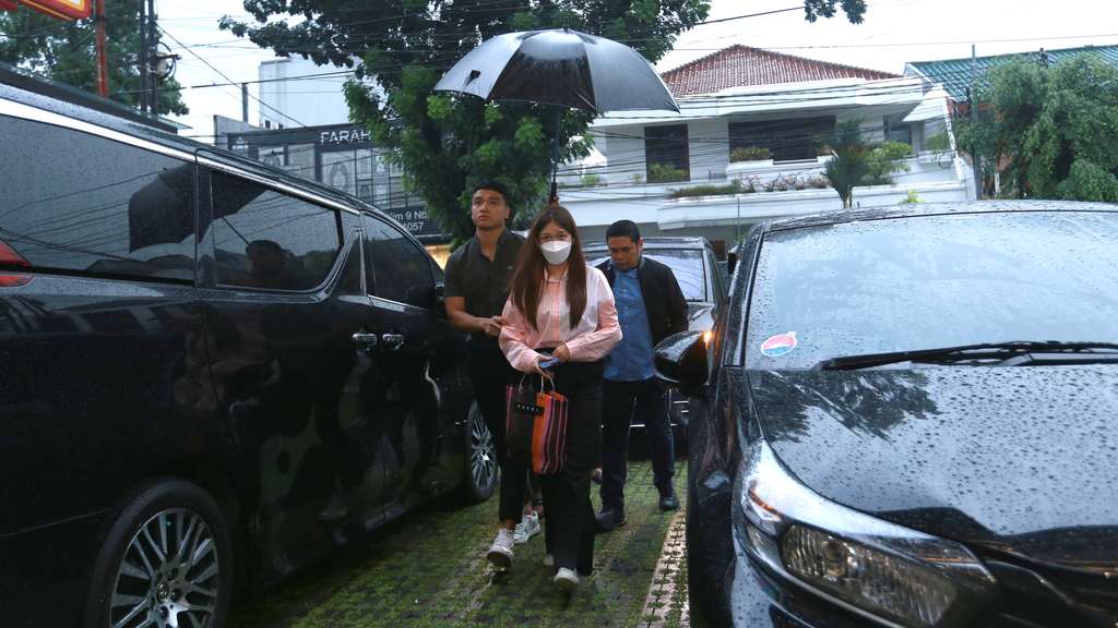 Potret Rebecca Klopper Muncul Pertama Kali usai Video Syur 47 Detik Miripnya Viral: Minta Maaf, Tertunduk Lesu