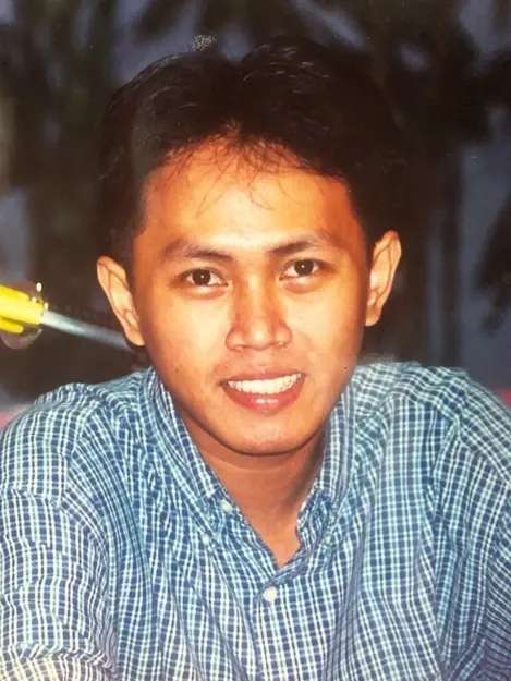 12 Foto Masa Muda Komedian Pria Indonesia, Komeng Disebut Mirip Ariel NOAH, Ganteng & Kharismatik!