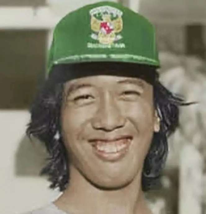 12 Foto Masa Muda Komedian Pria Indonesia, Komeng Disebut Mirip Ariel NOAH, Ganteng & Kharismatik!