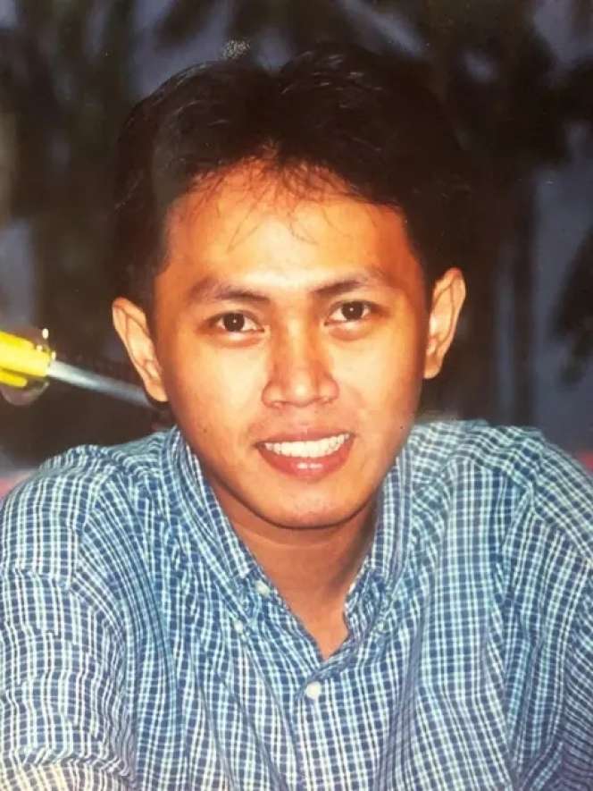 12 Foto Masa Muda Komedian Pria Indonesia, Komeng Disebut Mirip Ariel NOAH, Ganteng & Kharismatik!