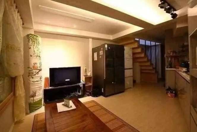 Viral Rumah Tipis di Pinggir Jalan, Luarnya Tampak Aneh, Dalamnya Bikin Takjub Bak Hotel Bintang Lima, Ini Potretnya