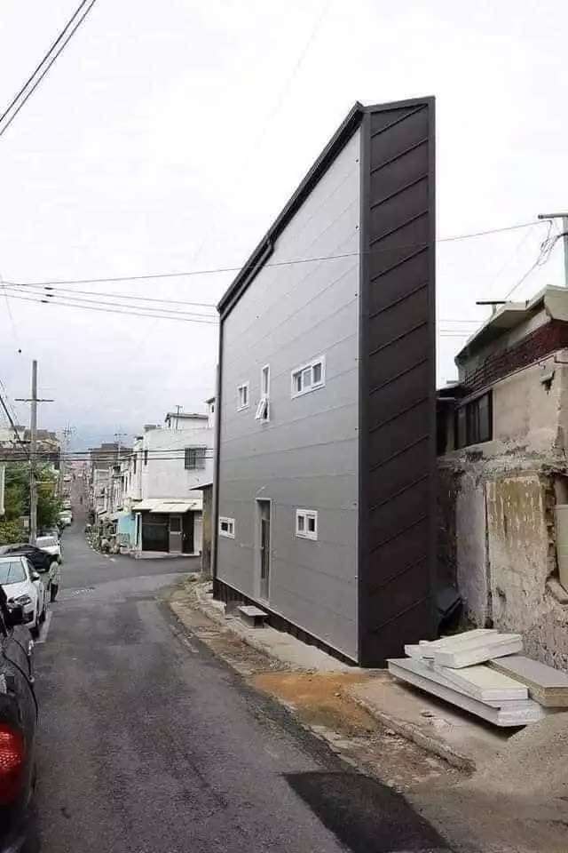 Viral Rumah Tipis di Pinggir Jalan, Luarnya Tampak Aneh, Dalamnya Bikin Takjub Bak Hotel Bintang Lima, Ini Potretnya