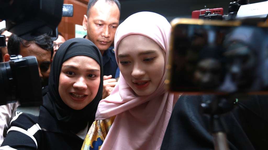 Potret Cantiknya Inara Rusli saat Hadir Sidang Cerai dengan Virgoun