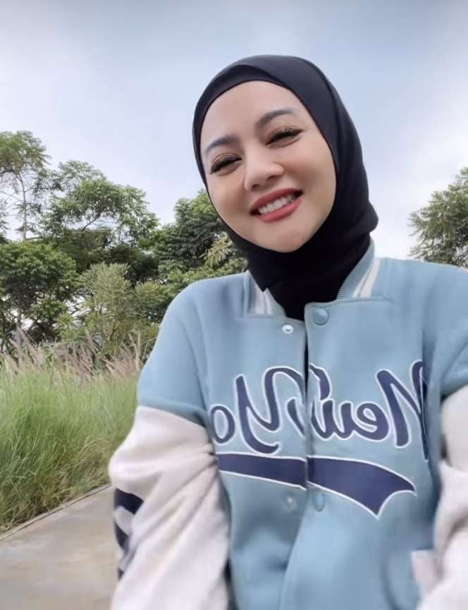 Potret Cantiknya Jenita Janet yang Kini Berhijab, Rela Kehilangan Job