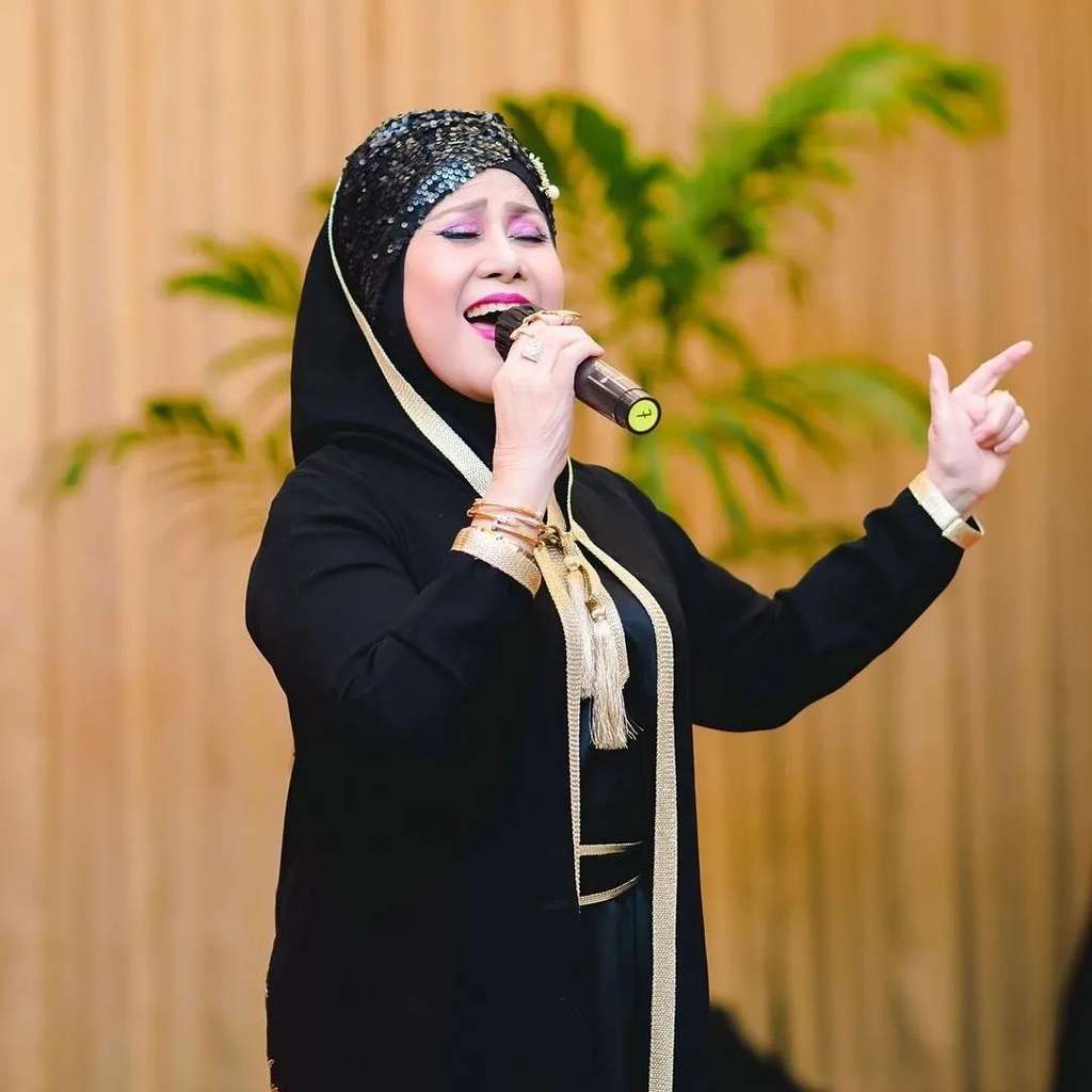 Wanita Cantik yang Bareng Rhoma Irama Ini Sekarang Jadi Ratu Dangdut, Masih Eksis & Awet Muda di Usia 71 Tahun, Ini Potretnya