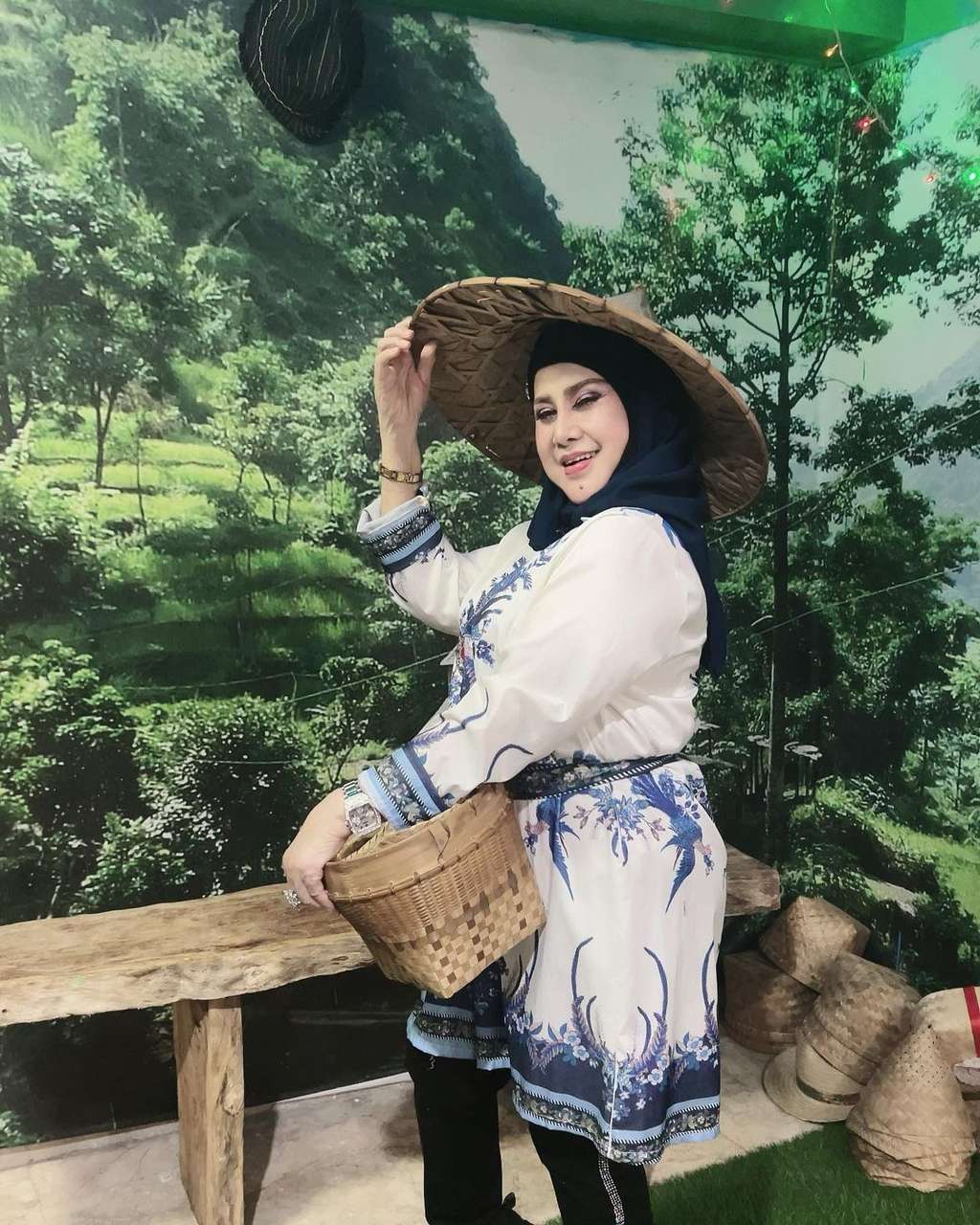 Wanita Cantik yang Bareng Rhoma Irama Ini Sekarang Jadi Ratu Dangdut, Masih Eksis & Awet Muda di Usia 71 Tahun, Ini Potretnya