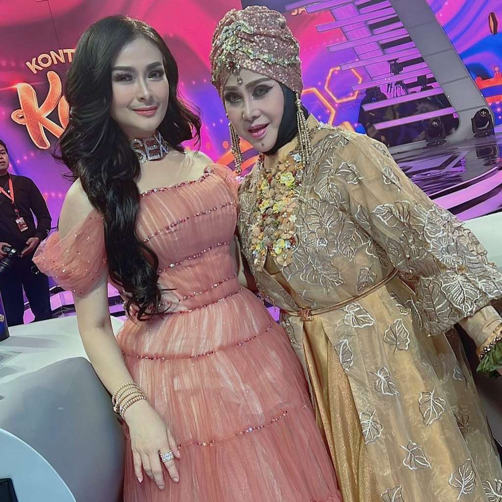 Wanita Cantik yang Bareng Rhoma Irama Ini Sekarang Jadi Ratu Dangdut, Masih Eksis & Awet Muda di Usia 71 Tahun, Ini Potretnya