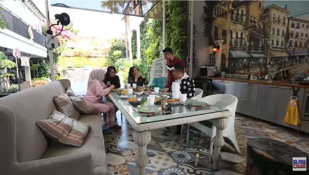 Digugat Gideon Tengker Rp100 M, Inilah 10 Potret Rumah Rieta Amalia yang Mewahnya Bak Istana, Raffi-Nagita Tak Ada Apa-Apanya!