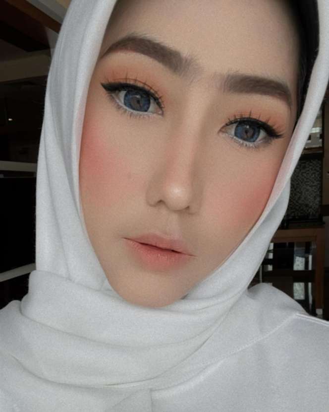 Wanita Cantik yang Punya Hobi Ekstrem Ini Ternyata Istri Komedian Terkenal, Anaknya Kini Jadi Idola Baru di Kalangan Remaja!