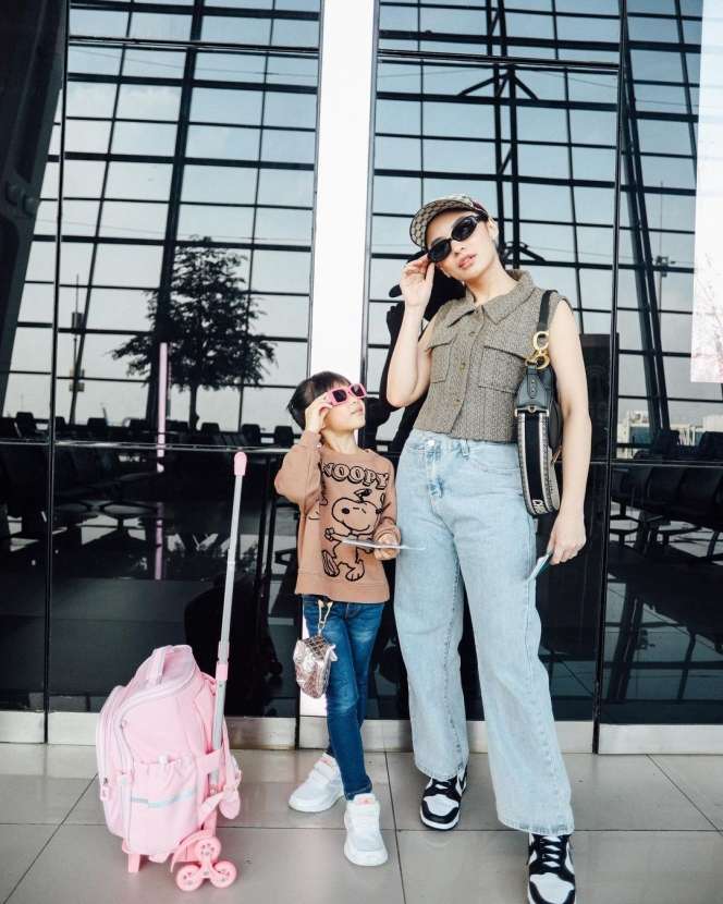 Potret Kompak Chelsea Olivia Bareng Kedua Anaknya