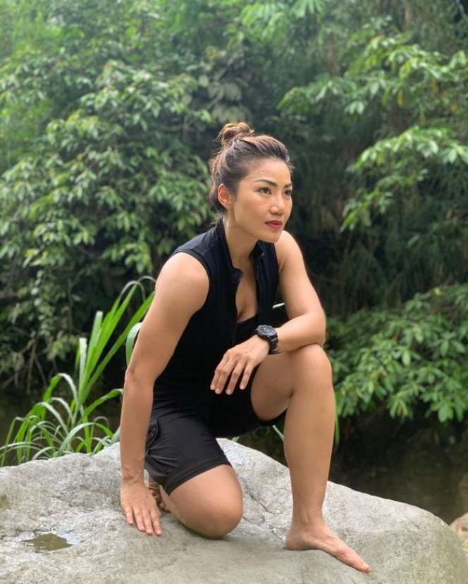 Potret Inge Anugrah yang Selalu Sederhana, Cuma Andalkan Kaos untuk Menunjang Penampilan