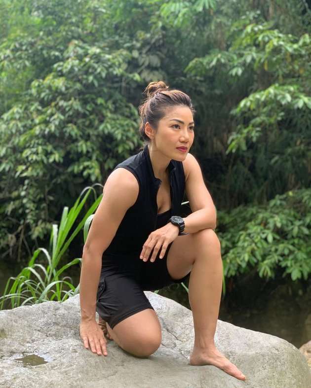 Potret Inge Anugrah yang Selalu Sederhana, Cuma Andalkan Kaos untuk Menunjang Penampilan