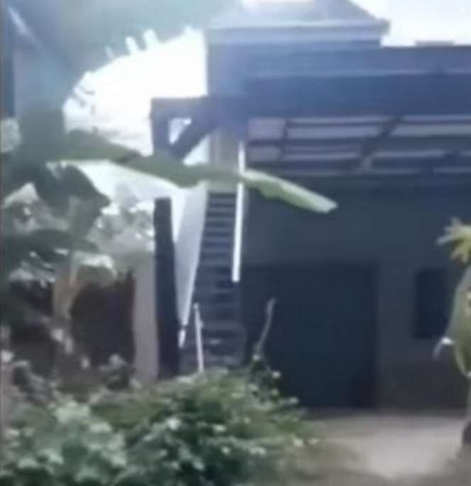 Isyaratkan Pisah! 10 Potret Rumah Diduga Milik Arya Saloka & Putri Anne yang Sudah Kosong & Tak Terurus
