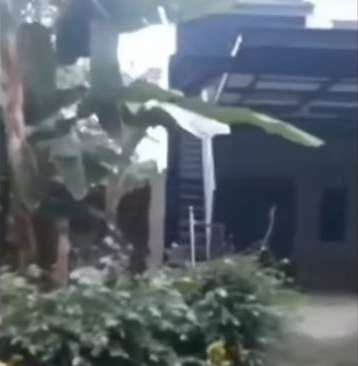 Isyaratkan Pisah! 10 Potret Rumah Diduga Milik Arya Saloka & Putri Anne yang Sudah Kosong & Tak Terurus