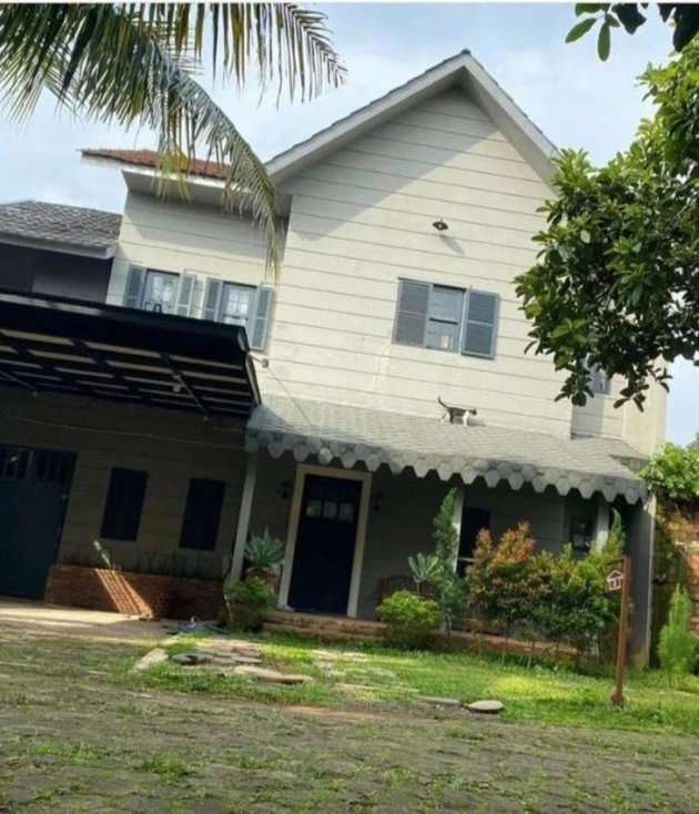 Isyaratkan Pisah! 10 Potret Rumah Diduga Milik Arya Saloka & Putri Anne yang Sudah Kosong & Tak Terurus