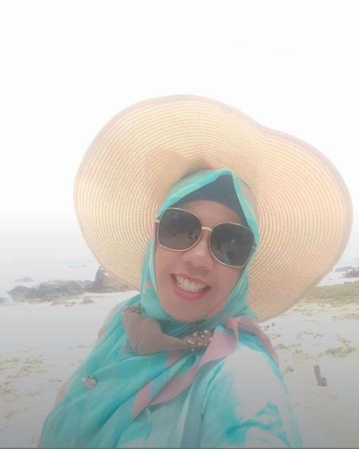Pilih Cerai Daripada Dipoligami, Mantan Istri Artis Kondang Ini Banting Stir Jadi Penjual Ketupat Sayur, Kini Jual Rumah Beserta Isinya!
