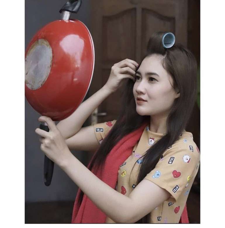 Gak Bergaya Glamour Lagi! Potret Terbaru Nella Kharisma Cuma Dasteran