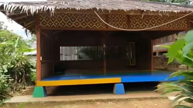 Potret Rumah Panggung di Kampung Mualaf dan Duafa, Dari Luar Bak Rumah Bambu, Lihat Isi Dalamnya Malah Bikin Melongo!