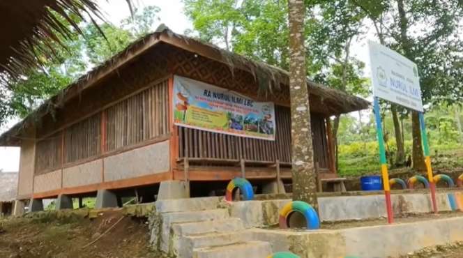 Potret Rumah Panggung di Kampung Mualaf dan Duafa, Dari Luar Bak Rumah Bambu, Lihat Isi Dalamnya Malah Bikin Melongo!