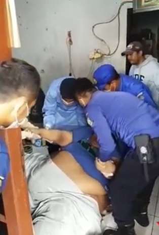 8 Potret Pria Tangerang Berbobot 300 Kg Dievakuasi Pakai Forklift, Jebol Pintu hingga Diangkut Mobil Losbak