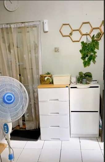 Wanita Ini Bagikan House Tour di Kontrakan Mini, Ternyata Isi Dalamnya Super Lengkap!