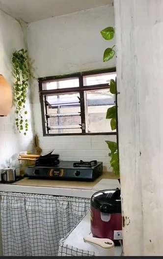 Wanita Ini Bagikan House Tour di Kontrakan Mini, Ternyata Isi Dalamnya Super Lengkap!