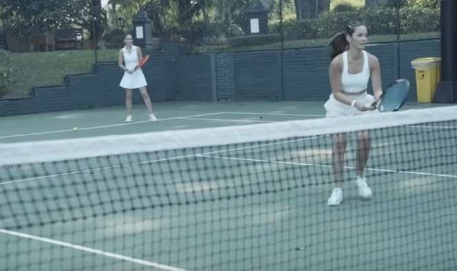Potret Ada Gaya Luna Maya VS Nia Ramadhani saat Bermain Tenis, Gak Mau Kalah Sama Nagita 