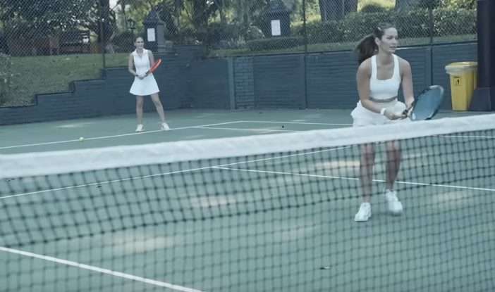 Potret Ada Gaya Luna Maya VS Nia Ramadhani saat Bermain Tenis, Gak Mau Kalah Sama Nagita 