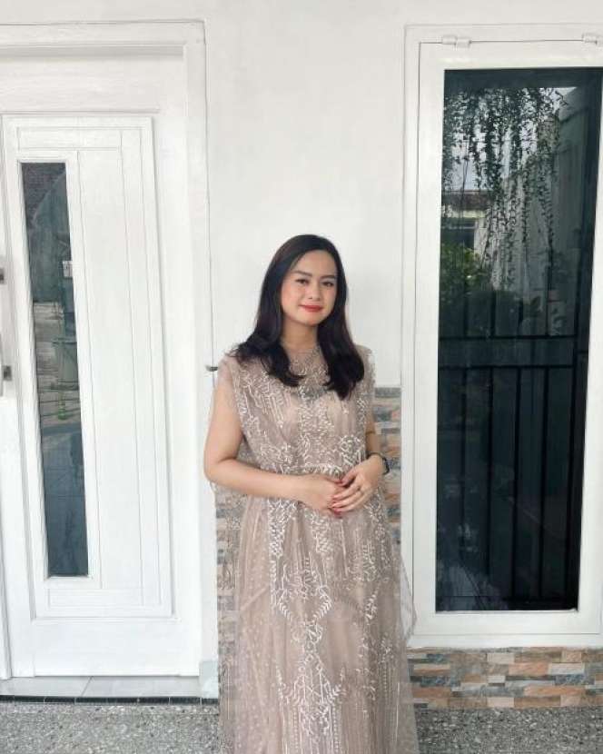 Potret Cantiknya Putri Elly Sugigi, Ulfi Damayanti yang Buat Seorang TNI Jatuh Cinta