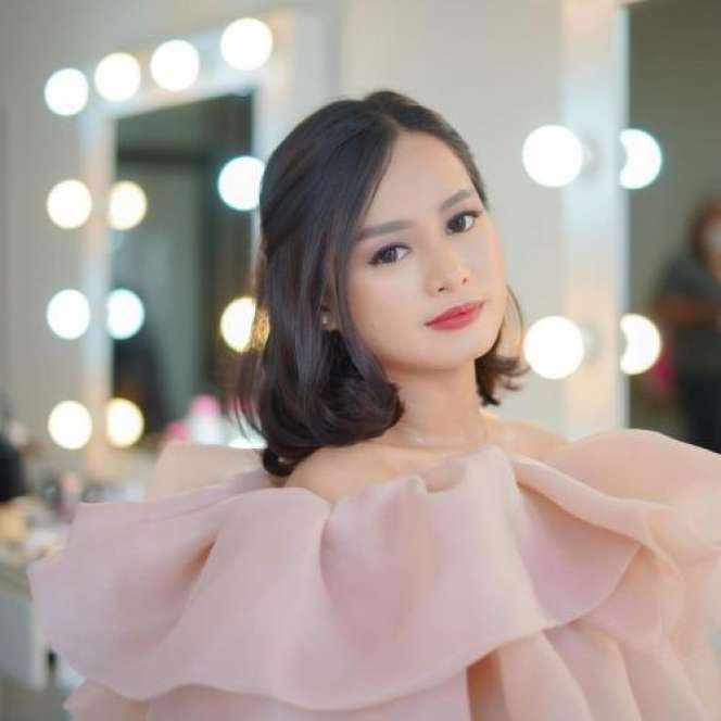 Potret Cantiknya Putri Elly Sugigi, Ulfi Damayanti yang Buat Seorang TNI Jatuh Cinta