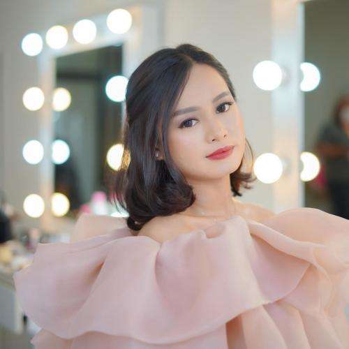 Potret Cantiknya Putri Elly Sugigi, Ulfi Damayanti yang Buat Seorang TNI Jatuh Cinta