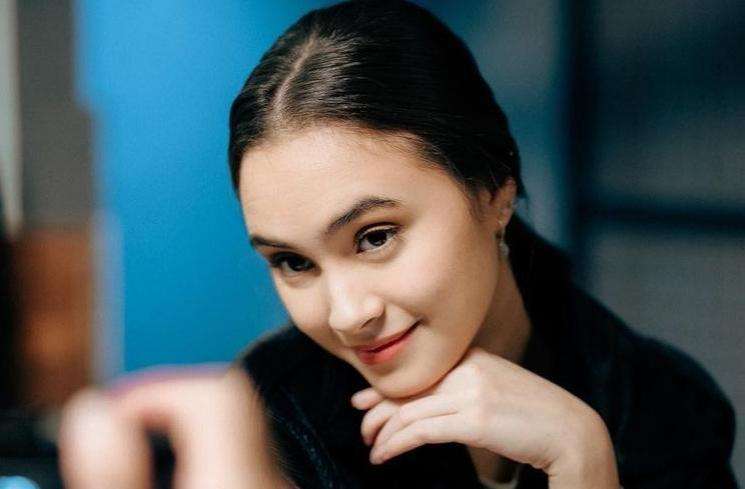 Potret Pesona Caitlin Halderman yang Bikin Desta Tersinggung Bahas Cerai