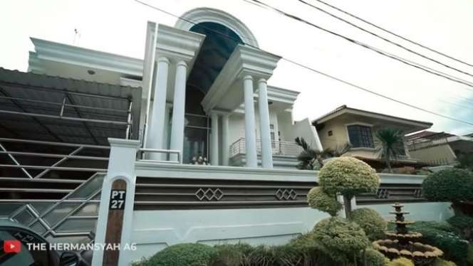 8 Potret Rumah Artis Lulusan SD dan SMP, Ada Raffi Ahmad Hingga Nia Ramadhani, Bak Istana Megah!