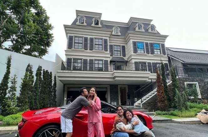 8 Potret Rumah Artis Lulusan SD dan SMP, Ada Raffi Ahmad Hingga Nia Ramadhani, Bak Istana Megah!