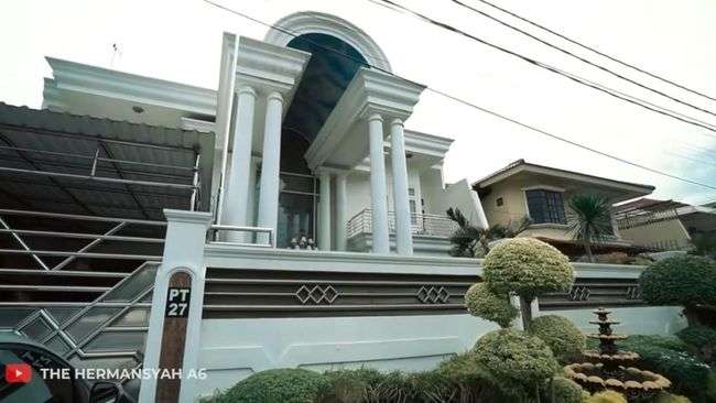 8 Potret Rumah Artis Lulusan SD dan SMP, Ada Raffi Ahmad Hingga Nia Ramadhani, Bak Istana Megah!