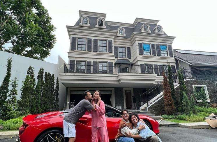8 Potret Rumah Artis Lulusan SD dan SMP, Ada Raffi Ahmad Hingga Nia Ramadhani, Bak Istana Megah!