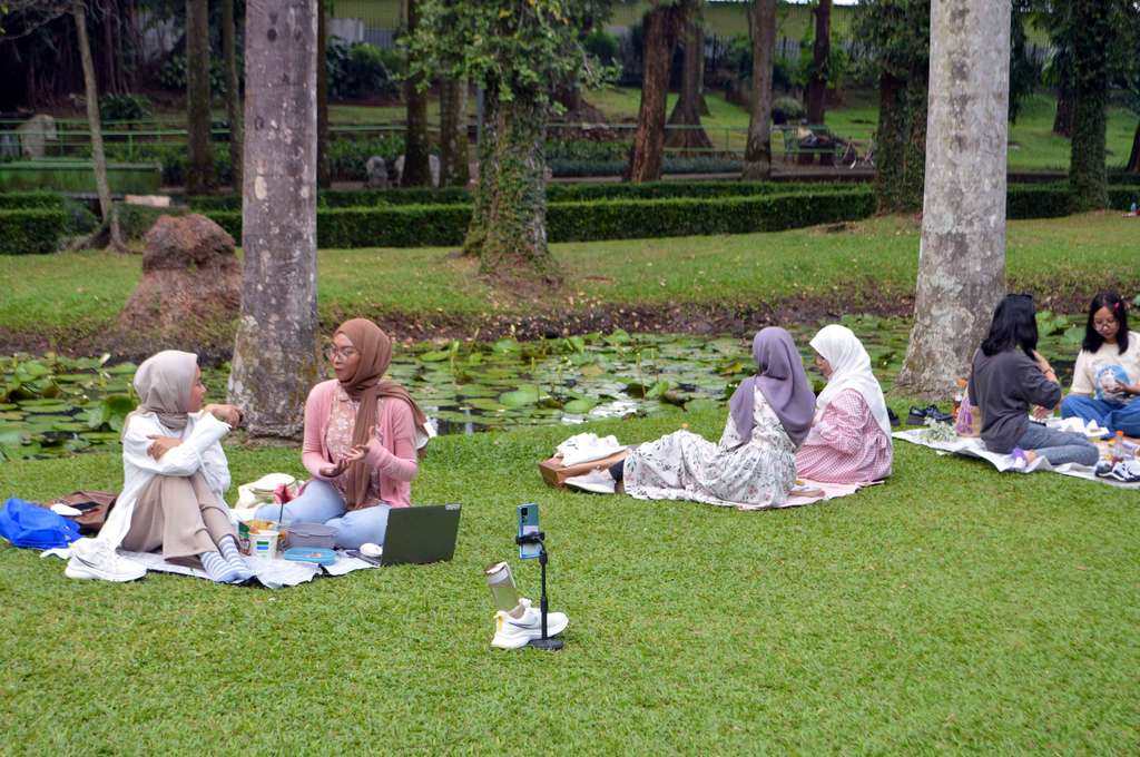 Bak di Eropa! Potret Taman Langsat 'Surganya' Para Konten Kreatif