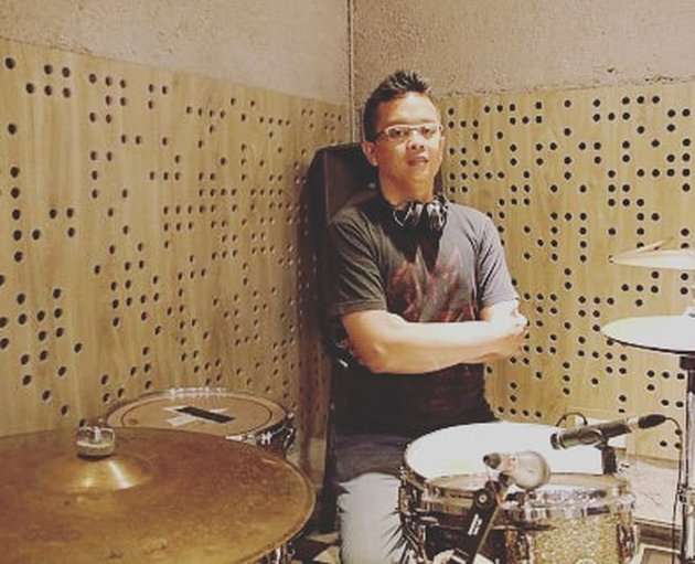 Ingat Anton Mantan Drummer Pertama Sheila On 7? Nasibnya Miris, Jadi Kuli Hingga Pencipta Radio Suara Hantu, Ini Potretnya