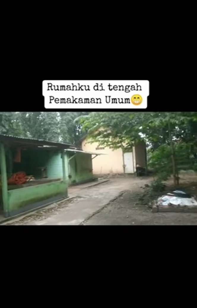 Penampakan Rumah di Tengah Pemakaman Umum, Netizen: `Enak ya, Nggak Ada Tetangga Julid`