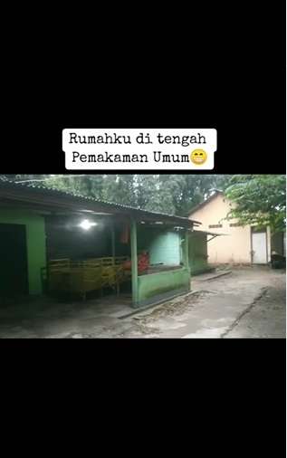 Penampakan Rumah di Tengah Pemakaman Umum, Netizen: `Enak ya, Nggak Ada Tetangga Julid`
