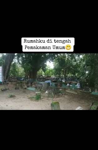 Penampakan Rumah di Tengah Pemakaman Umum, Netizen: `Enak ya, Nggak Ada Tetangga Julid`