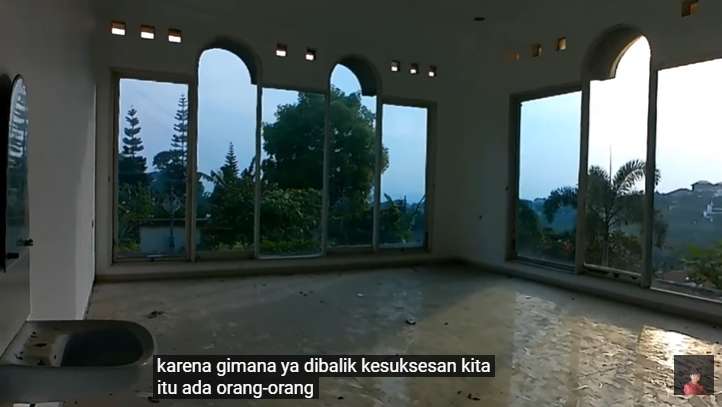 10 Potret Rumah Mewah Bak Istana Sultan yang Terbengkalai, Ada Kisah Tragis di Baliknya!