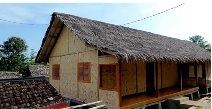 Potret Rumah Panggung Terbuat Dari Bambu, Dari Luar Tampak Sederhana Lihat Isi Dalamnya Bikin Melongo, Bak Hotel Berbintang!