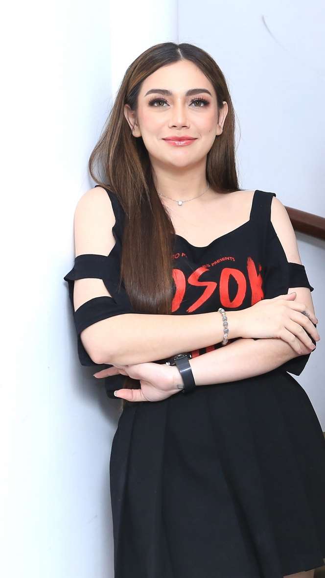 Potret Celine Evangelista Menikmati jadi Pelakor