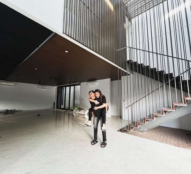 10 Adu Mewah Rumah Anji VS Sheila Marcia, Dulu Hamil di Luar Nikah & Dipenjara, Kini Nasibnya Bak Langit & Bumi?