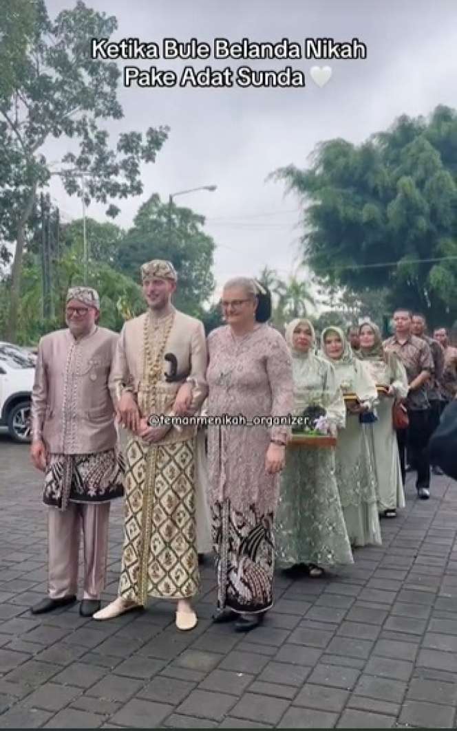 Pernikahan Viral Bule Belanda dan Wanita Asal Tasikmalaya, Usung Adat Sunda, Endingnya Bikin Senyum-senyum!