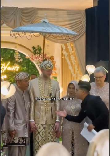 Pernikahan Viral Bule Belanda dan Wanita Asal Tasikmalaya, Usung Adat Sunda, Endingnya Bikin Senyum-senyum!