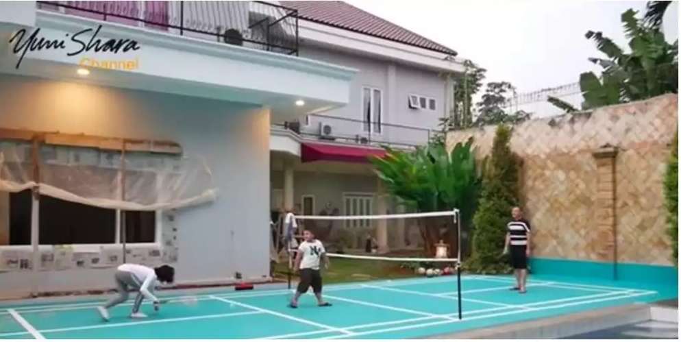 12 Potret Rumah Orangtua Artis, Ibu Indah Permatasari Bak Bumi Langit dengan Anaknya di Jakarta!